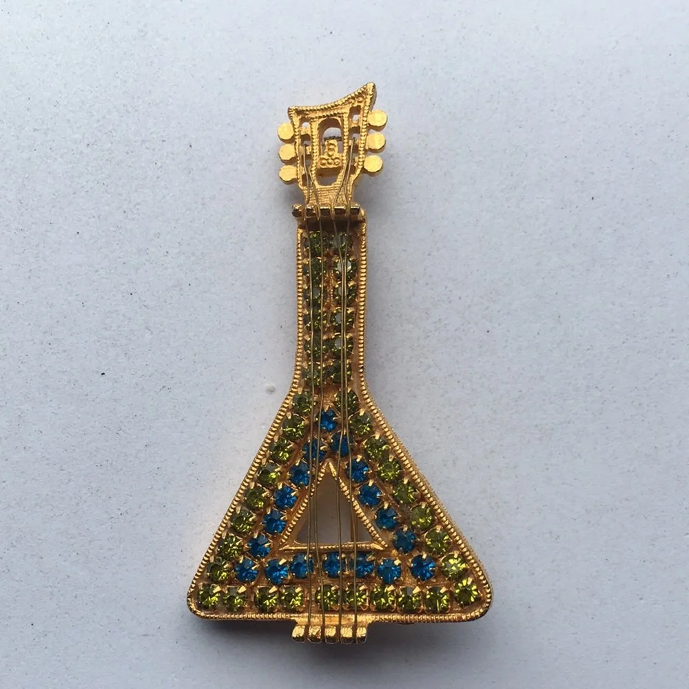 🔴Balalaika, Stringed Musical Instrument Brooch/Pin Gold Tone